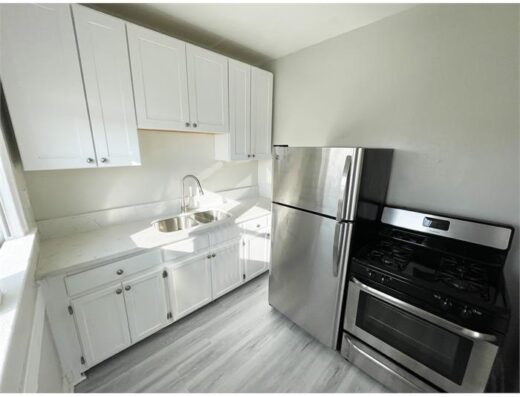Studio Apartment 832 W Florence Ave in Los Angeles, CA 90044