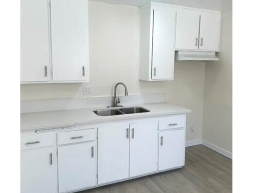 2 Bedroom Apartment 626 W 78Th St in Los Angeles, CA 90044