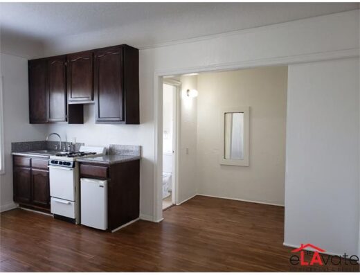 Studio Apartment 437 W 50Th St in Los Angeles, CA 90037