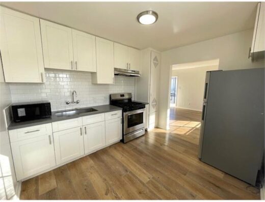 2 Bedroom Apartment 8410 S Figueroa St in Los Angeles, CA 90003