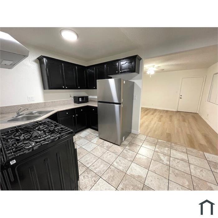 2 Bedroom Apartment 620 W 84Th St in Los Angeles