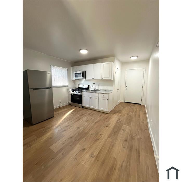 1 Bedroom Townhouse 155 1/2 W 62Nd St in Los Angeles