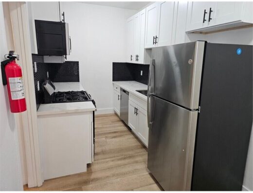 Studio Apartment 6439 Orange St in Los Angeles, CA 90048