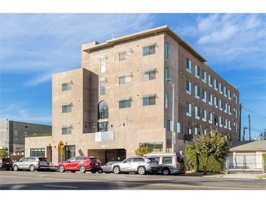 2 Bedroom Apartment 3617 Venice Blvd in Los Angeles, CA 90019