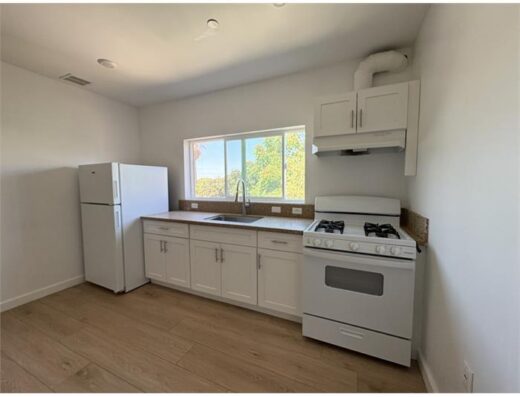 1 Bedroom Apartment 937 E 25Th St in Los Angeles, CA 90011