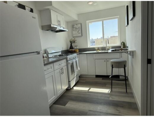 1 Bedroom Apartment 2837 San Marino St in Los Angeles, CA 90006